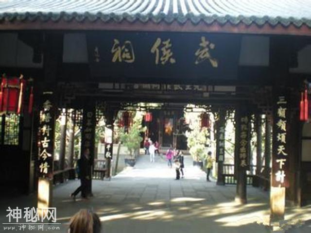 5b4100027ab0c2d56341