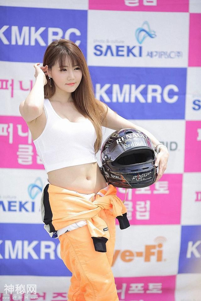 5b430004a2597d332e58