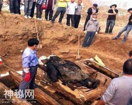 专家发掘清朝古墓，复原后的男性墓主相貌，居然如此英俊儒雅！-4.jpg