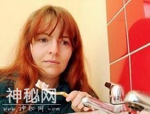 英国女子患怪病：猝睡症 盘点全球6大怪病！-4.jpg
