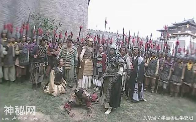 最符合历史人物性格的演绎：单雄信临终思念秦琼却踢翻了罗成敬酒-3.jpg