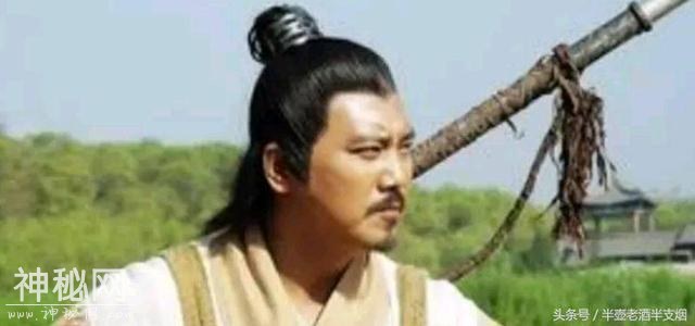 最符合历史人物性格的演绎：单雄信临终思念秦琼却踢翻了罗成敬酒-4.jpg