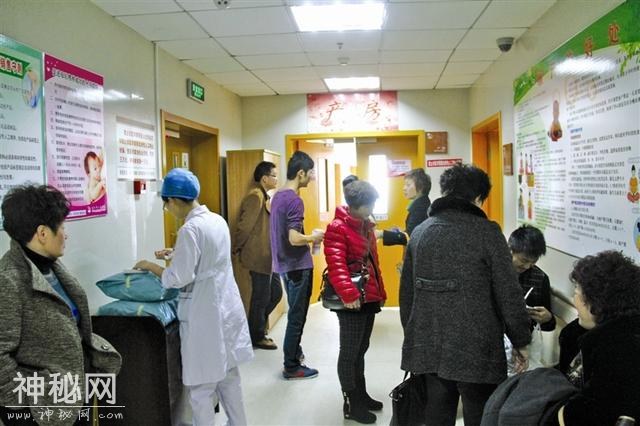 产妇顺利生娃 婆婆喜出望外 结果突然变脸 一番话引两家火爆斗殴-2.jpg