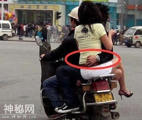 怎么方便就怎么坐，不要在意别人怎么说-7.jpg