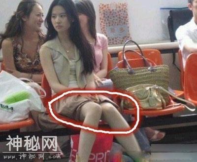 怎么方便就怎么坐，不要在意别人怎么说-15.jpg