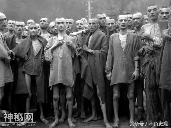 纳粹二战罪行,100万犹太人命丧于此,为何进集中营前必须剃光头?-2.jpg