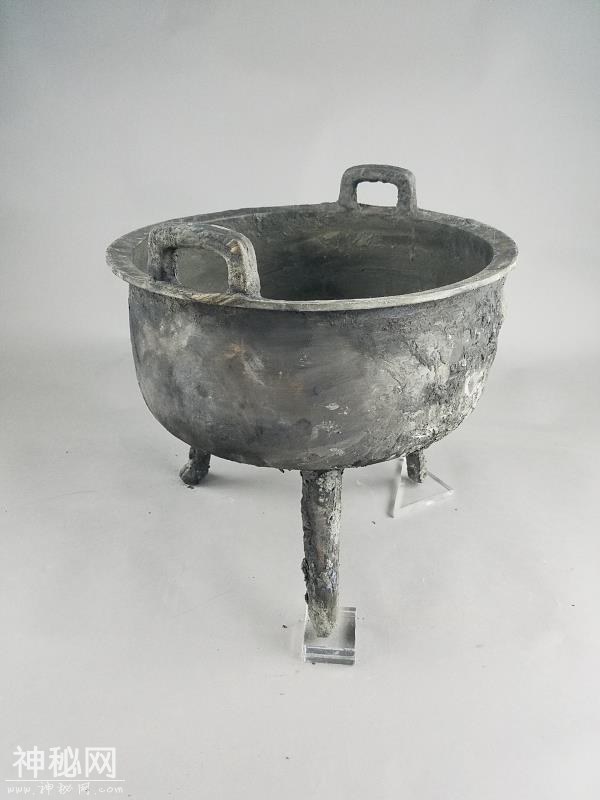 四川最大古蜀墓葬群现身！船棺底部青铜酒具装满液体-5.jpg