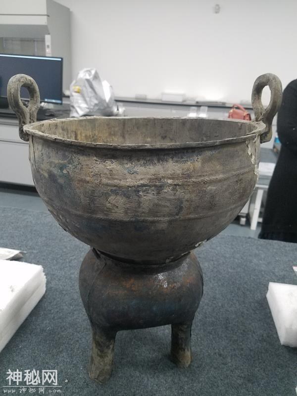 四川最大古蜀墓葬群现身！船棺底部青铜酒具装满液体-6.jpg