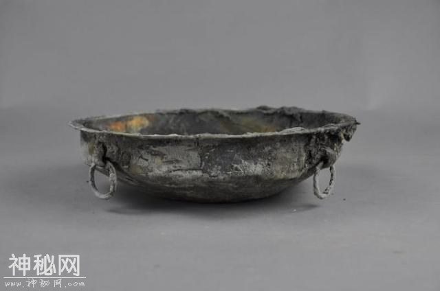 四川最大古蜀墓葬群现身！船棺底部青铜酒具装满液体-7.jpg