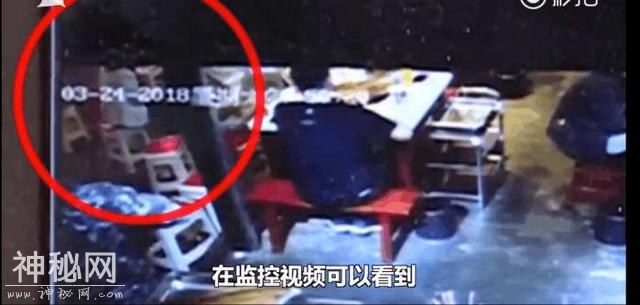 快还钱！成都小伙火锅店丢失钱包，价值7千美金，被2少女捡走-2.jpg