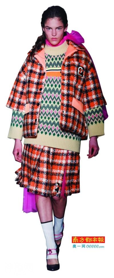 在科幻外壳下的文艺复古 Prada 2018/19秋冬系列女装-4.jpg