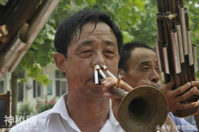 河北赵县有个喇叭匠，人称“吹破天”方圆百里乡村过红白事都请他-5.jpg
