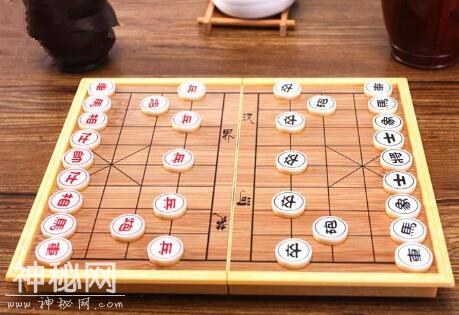 在下象棋的时候，为什么将与帅不能碰面？与历史上的这件事有关-1.jpg