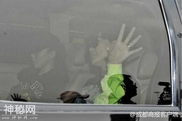 李宇春今日坐着轮椅回家 要打封闭登台：“再怎么也要保成都！”-6.jpg