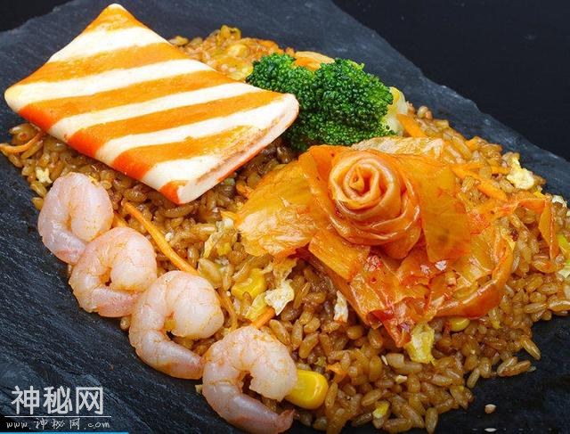 相信大家都会做蛋炒饭，但是要怎么做才好吃呢？-4.jpg
