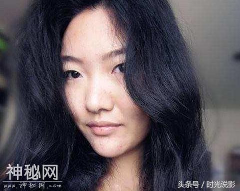 63岁“皇后”姜黎黎全家照，患绝症冒险产女，丈夫为她一夜白头-7.jpg