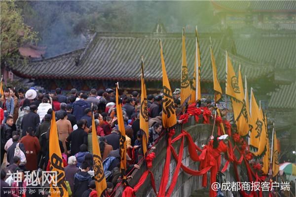 20万人安州雎水踩桥 一幅现实版“清明上河图”热闹上演-3.jpg