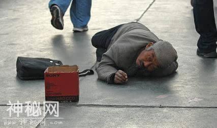 遇到一个难题，遇到行乞之人，你给还是不给？-2.jpg