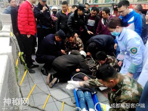 马尔康一女子因父母反对和男友交往 跳河轻生幸被救起-3.jpg