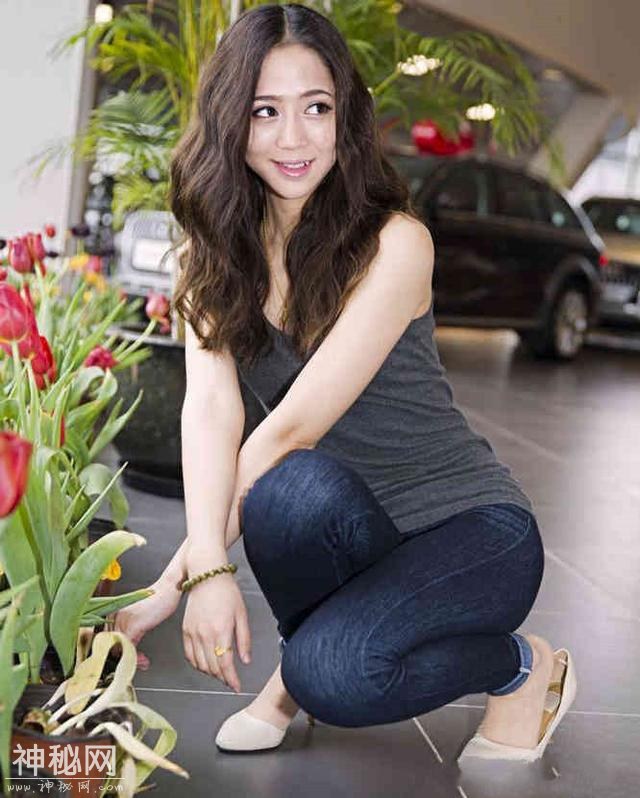 飘逸动人的牛仔裤美女，优雅不失俏丽，很有格调！-7.jpg
