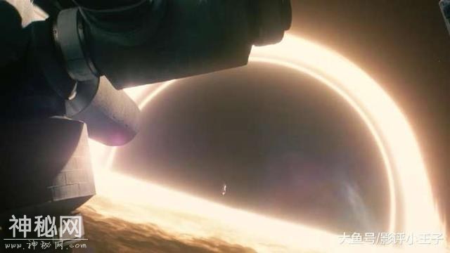 如果掉入黑洞内的奇点会怎样？科幻神作《星际穿越》给出了解释-35.jpg