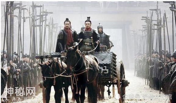 被压弯了两千年的古剑在出土瞬间反弹平直？看看专家是如何解释！-4.jpg