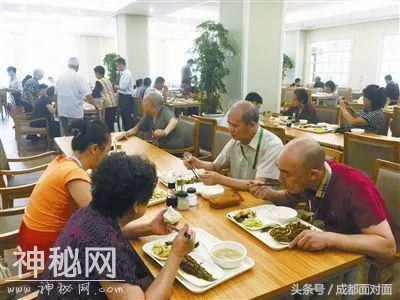 成都老年食堂现服务困境，民政局上线：或将寻求中央厨房模式破题-1.jpg