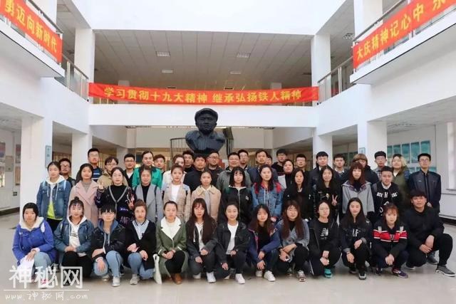 人文科学学院公管16-1、行管17-1班团支部举办“学习领会十九大，缅怀先烈祭英魂”主题团日活动-11.jpg