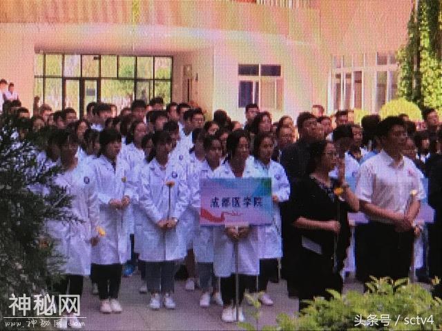 感恩奉献者 成医师生致敬-1.jpg