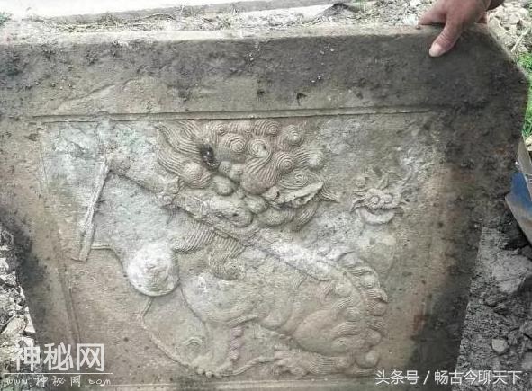 浙江一块“搓衣板”，放在池塘边几十年，却没人发现它是圣旨-2.jpg