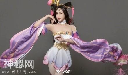 独辣辣不如众辣辣，刘梓晨cos最火游戏，裤裆里塞棉花-8.jpg