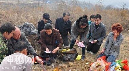 清明当月这2样东西别放家里，不然多摆一天就多丧一天！-1.jpg