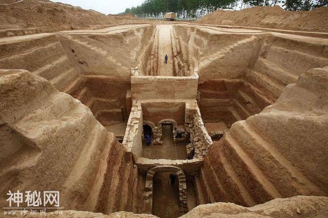 这座不出名的小山，现在躺着十几个皇帝，上百个古代名人-3.jpg