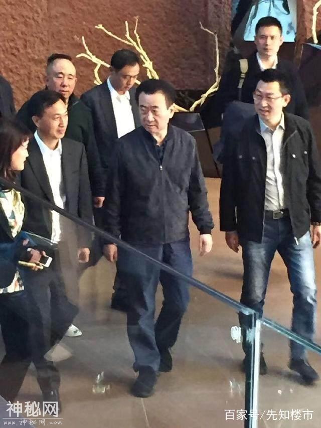 清明节，王健林为何去麓湖？-1.jpg