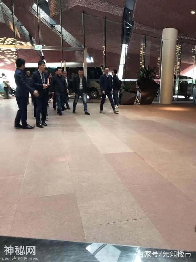 清明节，王健林为何去麓湖？-2.jpg
