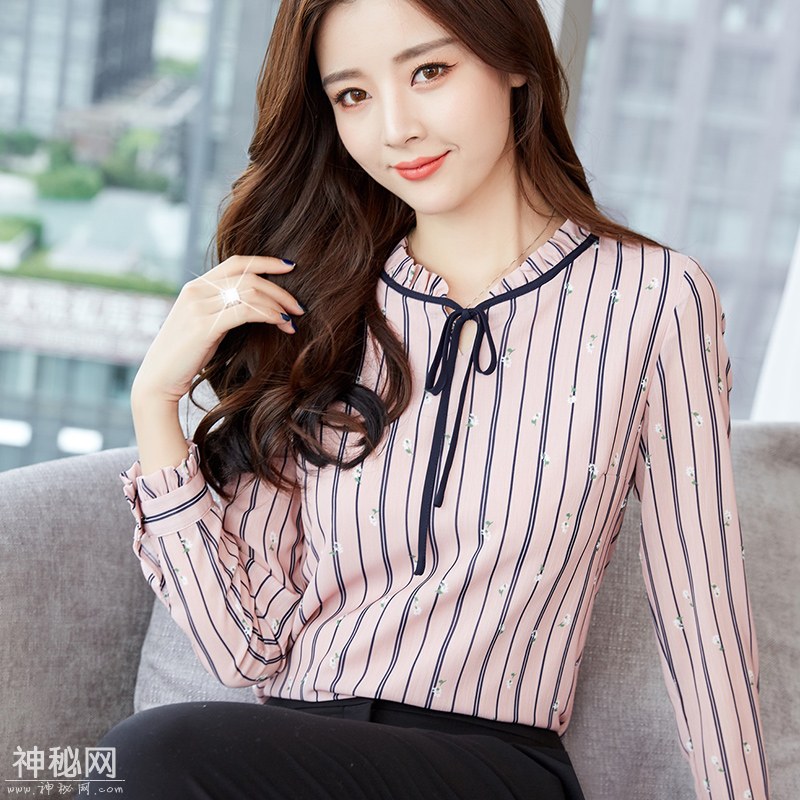 衬衫怎么穿才有女人味？瞧瞧下图这些女人，简直倾城倾国-11.jpg