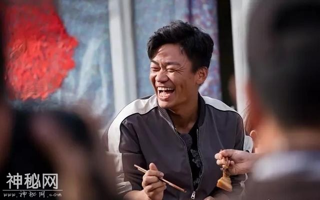 懒理马蓉闹事，王宝强录节目展笑颜，与郭碧婷互动显亲昵！-1.jpg
