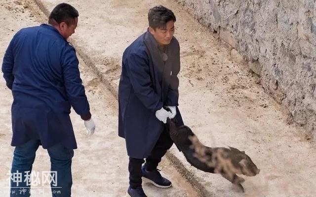懒理马蓉闹事，王宝强录节目展笑颜，与郭碧婷互动显亲昵！-2.jpg