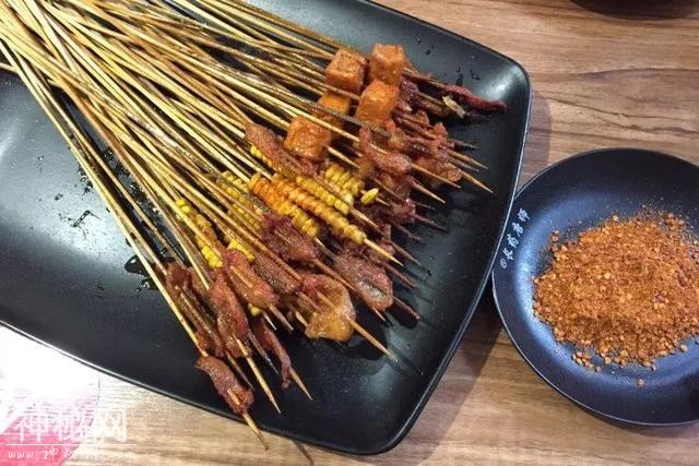 石人小区，自带隐藏属性的神级美食地，让深夜还想往那跑！-9.jpg