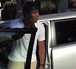 搞笑GIF：再看！再看！我打！-6.jpg