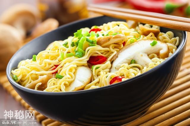 吃了这么久的方便面，牛肉粒是怎么做出来的？是真的牛肉吗？-4.jpg