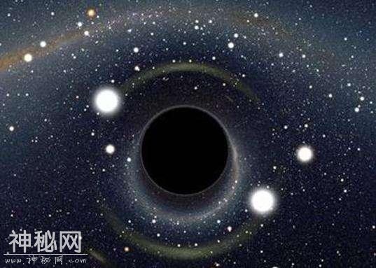 黑洞本应该“漆黑一片”，它周围为何会发出宇宙中最耀眼的光芒？-1.jpg