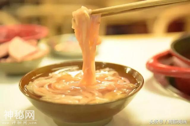 从12张烂桌子就开始排轮子的苍蝇馆子，竟然还是个牛油控！-28.jpg