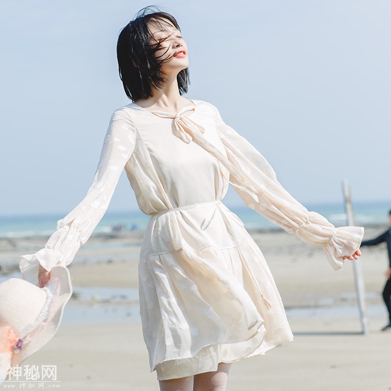 五一小长假怎么穿？看看这几款文艺连衣裙，让你赚满回头率-6.jpg