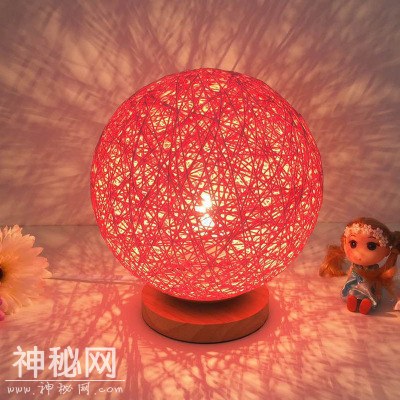 UFO飞碟磁悬浮七彩灯，会“唱歌”的护眼灯，满满科技感-3.jpg