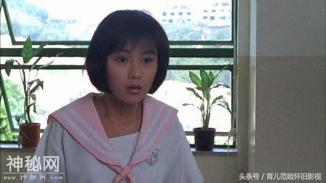 32年前这部老电影，张曼玉搞怪，袁洁莹靓丽，他最大咖认得出吗-4.jpg