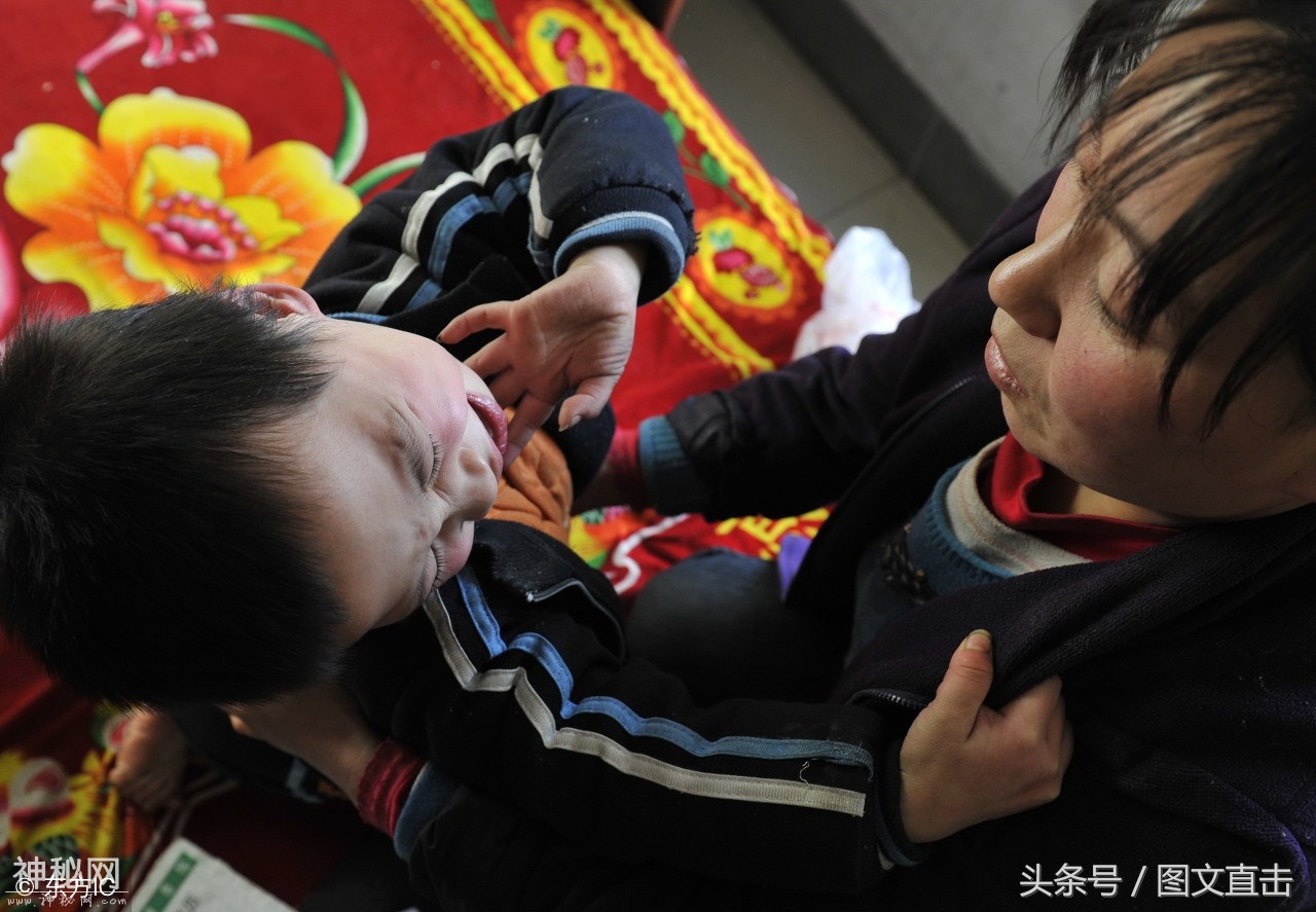 7岁半男孩得怪病，发病时痛苦万分以头撞墙，多家医院查不出病因-2.jpg