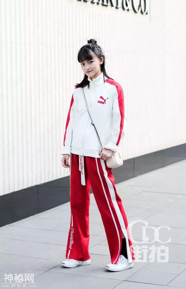 「成都街拍」与春光比美！成都太古里的靓丽春装大盘点-4.jpg
