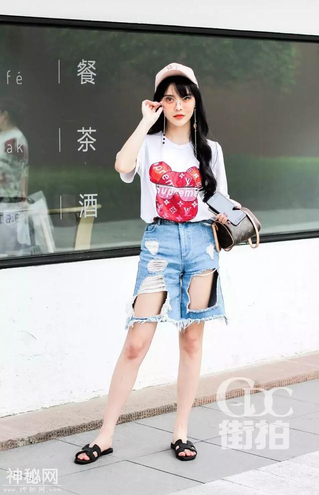 「成都街拍」与春光比美！成都太古里的靓丽春装大盘点-3.jpg