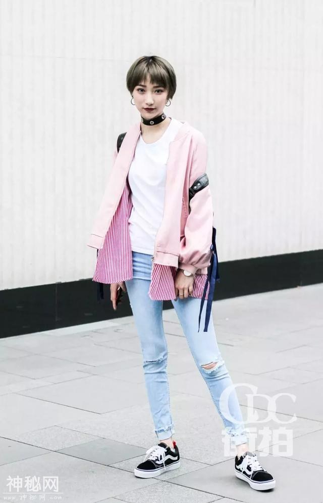 「成都街拍」与春光比美！成都太古里的靓丽春装大盘点-2.jpg